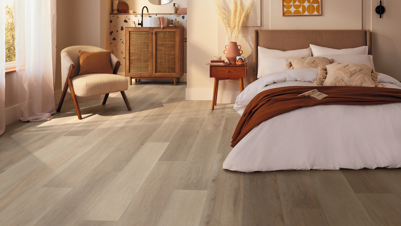 Texas White Ash RKP8105 floors in a bedroom